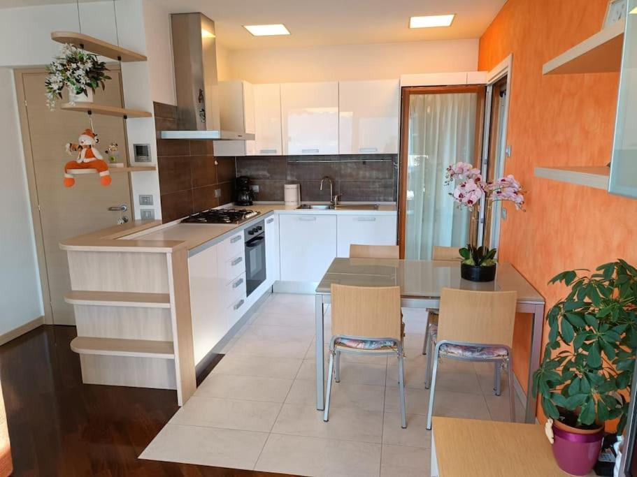 Patty Zu - Lakeside Apartment Riva di Solto Extérieur photo